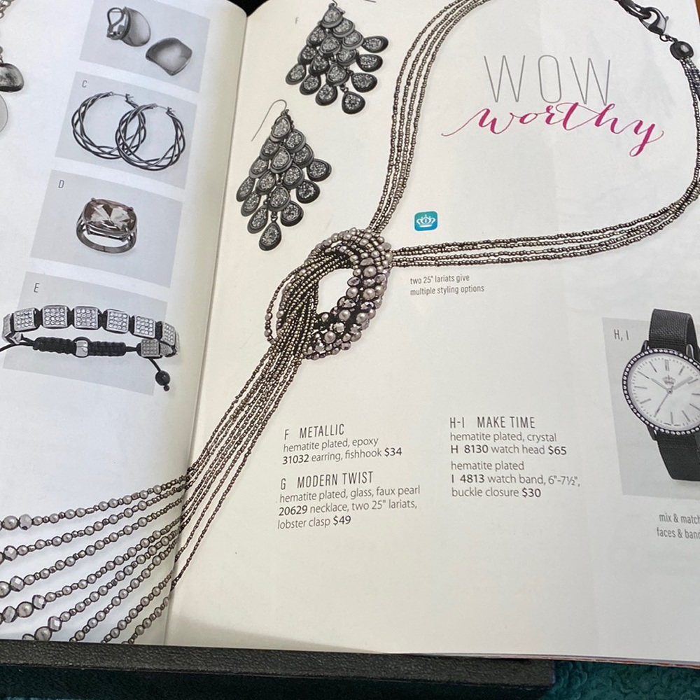 111N Premier Designs “Modern Twist” necklace